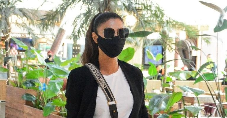 Juliana Paes é flagrada em aeroporto com bolsas grifadas - Webert Belicio - Agnews