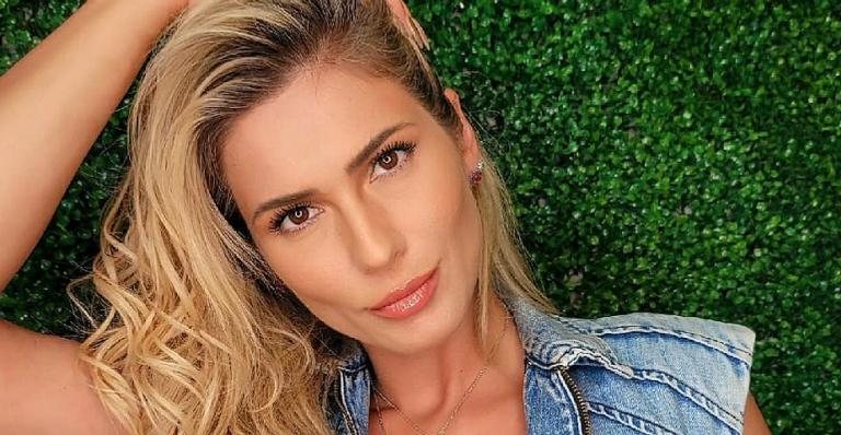 Lívia Andrade ostenta curvas esculturais com biquíni preto - Foto/Instagram