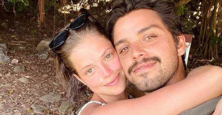 Rodrigo Simas publica clique romântico com Agatha Moreira - Foto/Instagram