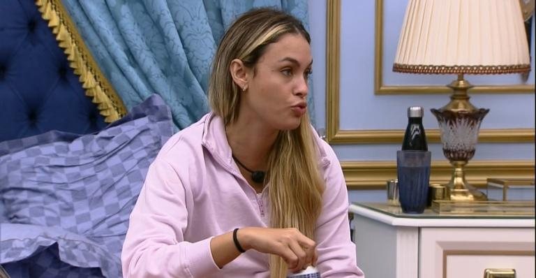 Sarah conversando com Rodolffo e Caio no Quarto do Líder - Foto/Reprodução BBB21