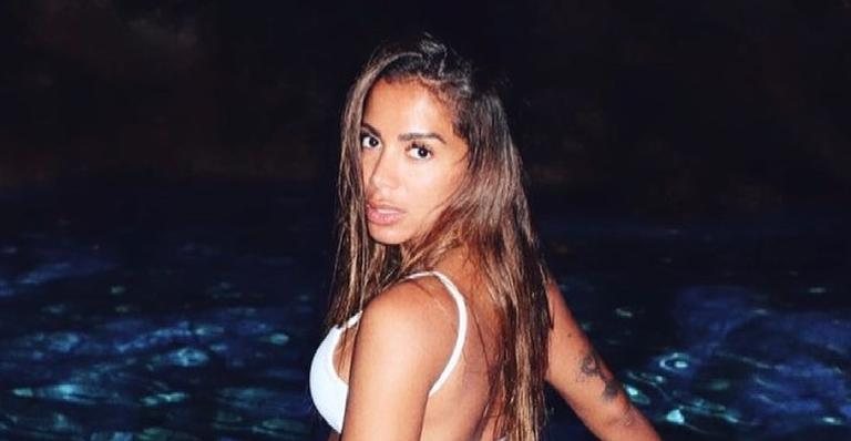 Anitta deixa barriga de fora em look para noitada - Reprodução/Instagram