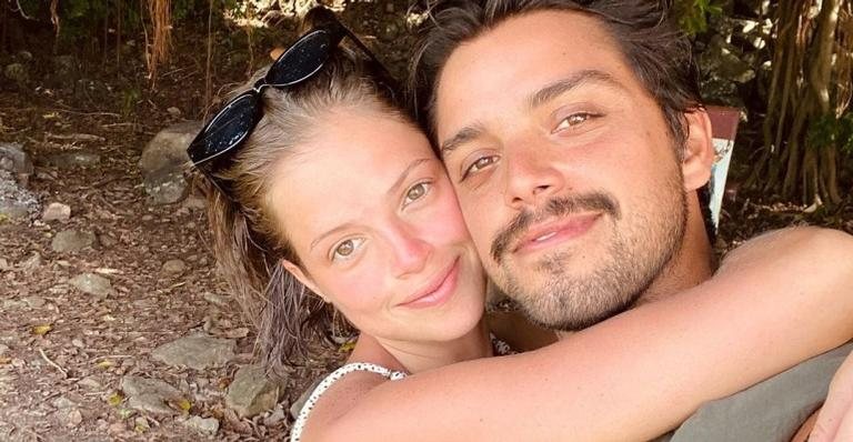 Rodrigo Simas publica clique estiloso com Agatha Moreira - Foto/Instagram