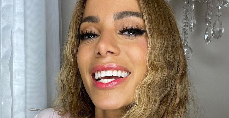 Anitta recebe elogios fãs ao posar de biquíni em caverna - Reprodução/Instagram