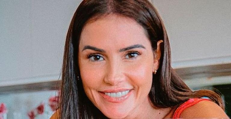 Deborah Secco toma sol e para tudo com shape impecável - Reprodução/Instagram