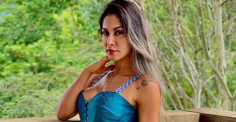 Mayra Cardi posa com maiô cavado em cenário paradisíaco - Reprodução/Instagram