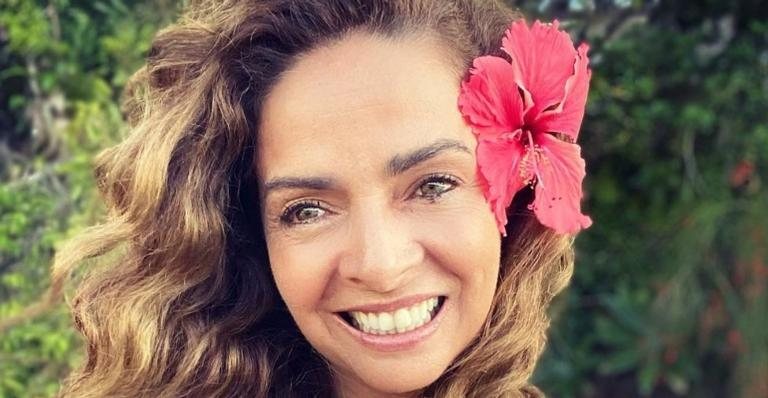 Claudia Ohana posa com biquíni fio dental e para tudo - Reprodução/Instagram