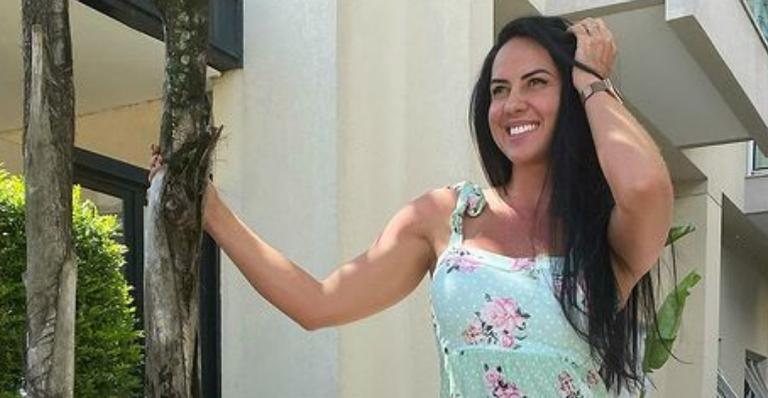 Graciele Lacerda arranca suspiros ao posar com um deslumbrante vestido rosa - Reprodução/Instagram