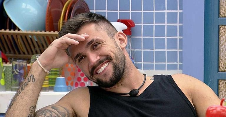 BBB21: Arthur relembra da ex em conversa com Caio e dispara: ''Estou mal'' - Reprodução/TV Globo