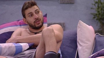 Caio defende Arthur em conversa com Carla Diaz - Reprodução/TV Globo