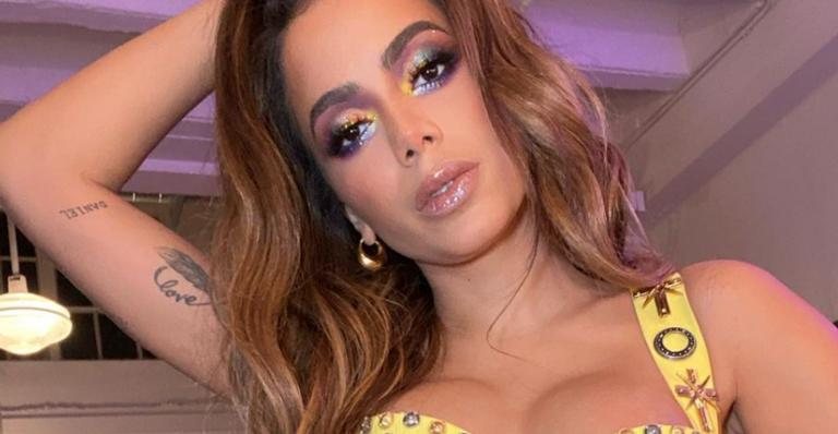 De maiô, Anitta exibe marquinha e arranca suspiros da web - Reprodução/Instagram