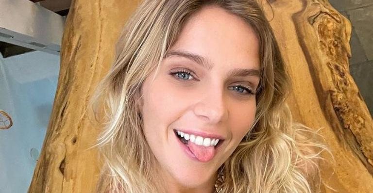 Isabella Santoni exibe seu carão ao posar para selfie conceitual - Reprodução/Instagram