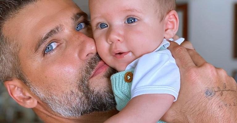 Bruno Gagliasso mostra Zyan aproveitando dia na piscina - Reprodução/Instagram