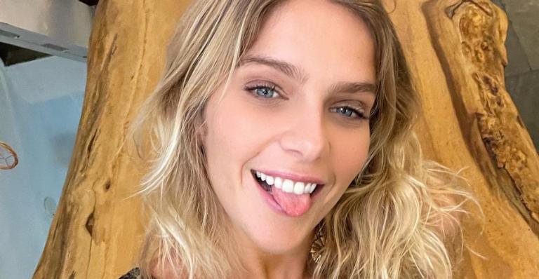 Isabella Santoni surge fazendo yoga na web e fãs elogiam - Reprodução/Instagram