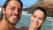 Caio Vaz posta clique surfando ao lado de Isabella Santoni - Reprodução/Instagram