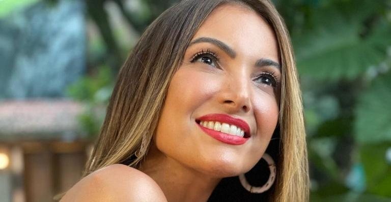 Patrícia Poeta rouba a cena ao posar se divertindo na varanda - Foto/Instagram