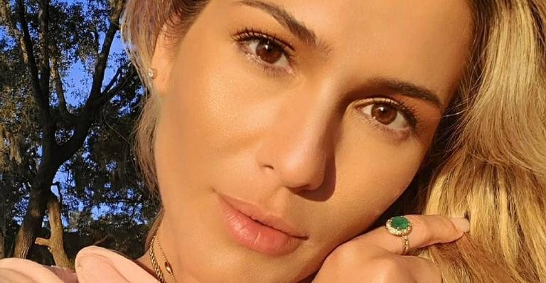 Lívia Andrade eleva a temperatura ao surgir de biquíni azul - Reprodução/Instagram