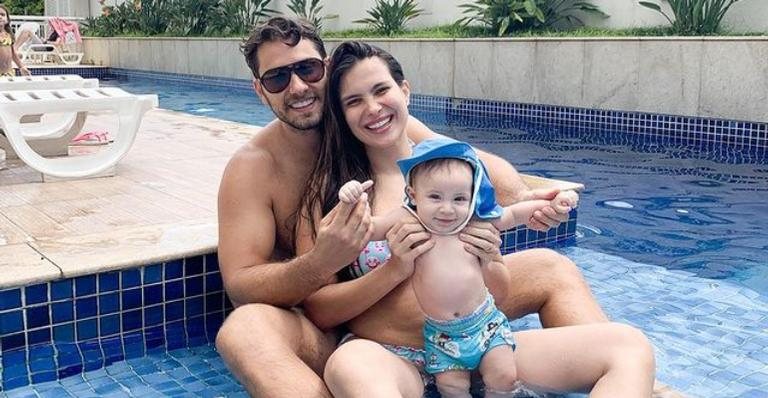 Elieser Ambrósio e Kamilla Salgado posam caracterizados para o mesversário de 6 meses de seu filho, Bento - Reprodução/Instagram