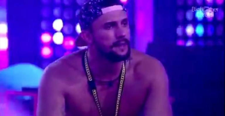 BBB21: Arthur perde a linha com Fiuk durante festa - Reprodução/ TV Globo