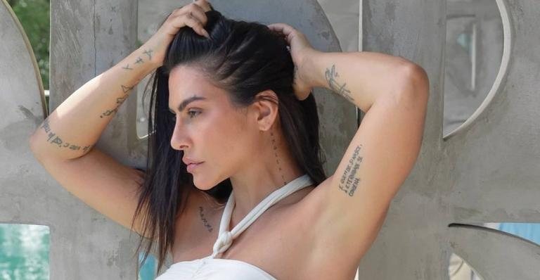 Cleo ousa no estilo e beleza em novo clique de biquíni - Foto/Instagram