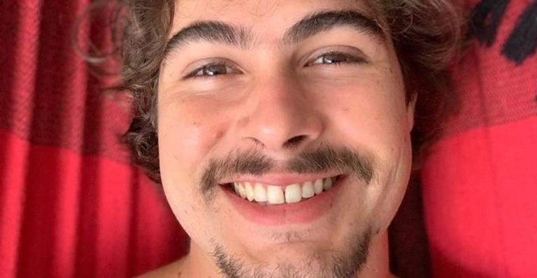 Rafa Vitti se arrisca ao realizar complexas posições de Yoga - Reprodução/Instagram