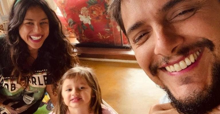 Na Páscoa, Bruno Gissoni posa com a mulher e a filha - Reprodução/Instagram