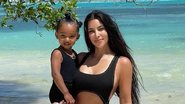 Kim Kardashian esbanja amor e carinho ao posar para uma linda sequência de registros com a filha, Chicago - Reprodução/Instagram