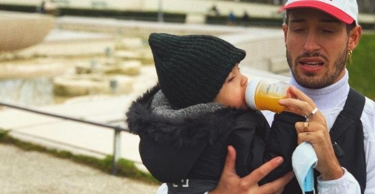 Vinicius Martinez exibe momento de carinho com o filho, Valentin - Foto/Instagram