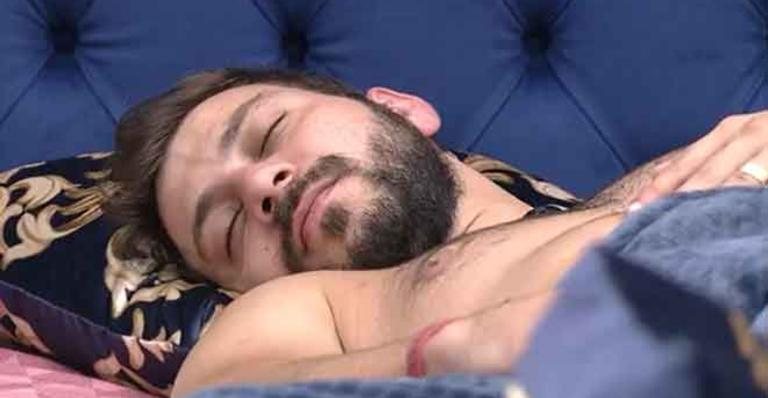 BBB21: Caio perde 500 estalecas por perder raio-x diário - Reprodução/TV Globo