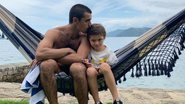 Felipe Simas compartilha comovente reflexão ao posar com seu filho mais velho, Joaquim - Reprodução/Instagram