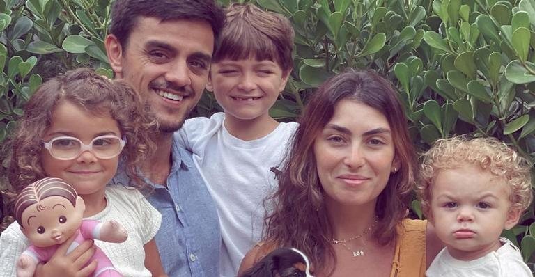 Mariana Uhlmann encanta a web ao compartilhar um lindo clique de seus três filhos, Vicente, Joaquim e Maria - Reprodução/Instagram