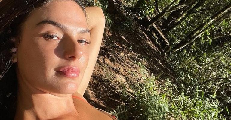 Isis Valverde ousa no estilo ao posar de sutiã preto - Foto/Instagram