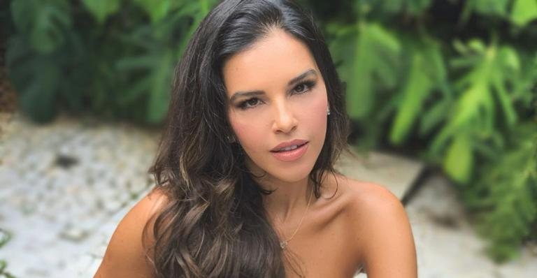 Tomando banho de mar, Mariana Rios solta a voz e é elogiada - Reprodução/Instagram