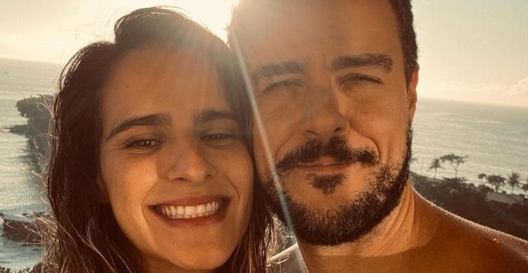 Marcella Fogaça posa com Joaquim Lopes e das filhas gêmeas - Reprodução/Instagram