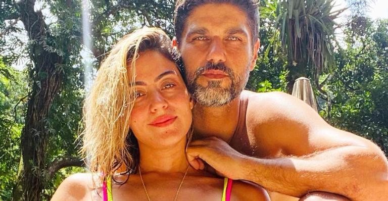 Carol Castro posa coladinha com Bruno Cabrerizo em clique! - Foto/Instagram