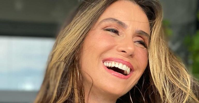 Giovanna Antonelli arranca suspiros ao posar para uma deslumbrante sequência de registros e que surge curtindo dia de sol e calor - Reprodução/Instagram