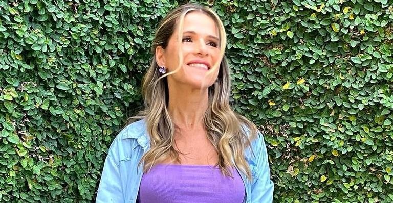 Ingrid Guimarães posa de maiô fio dental em cachoeira - Reprodução/Instagram