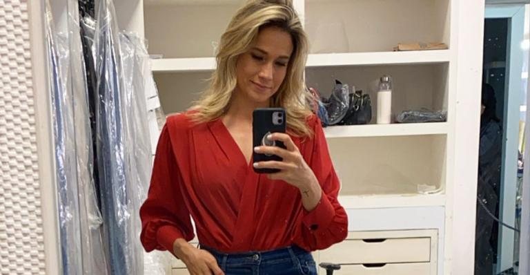 Fernanda Gentil surge com look despojado em camarim - Reprodução/Instagram