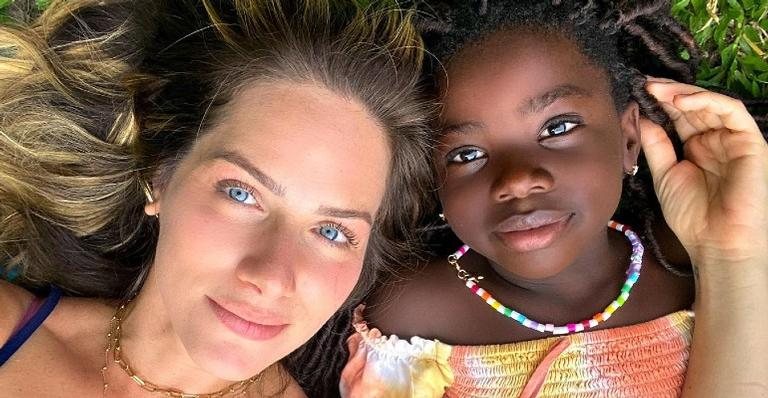 Giovanna Ewbank e Titi surgem trocando chamegos em fotos - Reprodução/Instagram