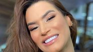 No meio da rua, Raissa Barbosa posa só de body fio dental - Reprodução/Instagram