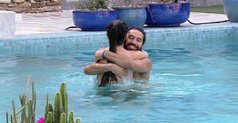 BBB21: Gil e Juliette pulam na piscina e celebram trajetória - Reprodução/TV Globo