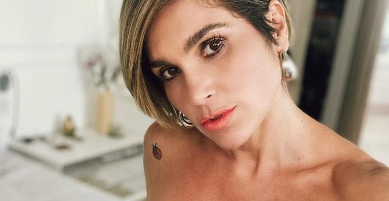 Flávia Alessandra renova o bronzeado só de maiô na piscina - Reprodução/Instagram