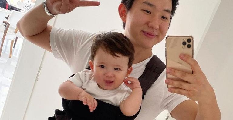 Pyong Lee posa coladinho com o filho, Jake - Foto/Instagram