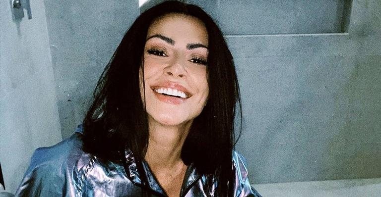 Cleo rouba a cena após surgir com look curtinho e brilhante - Reprodução/Instagram