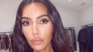 Kim Kardashian posa com biquíni fininho e para tudo - Reprodução/Instagram