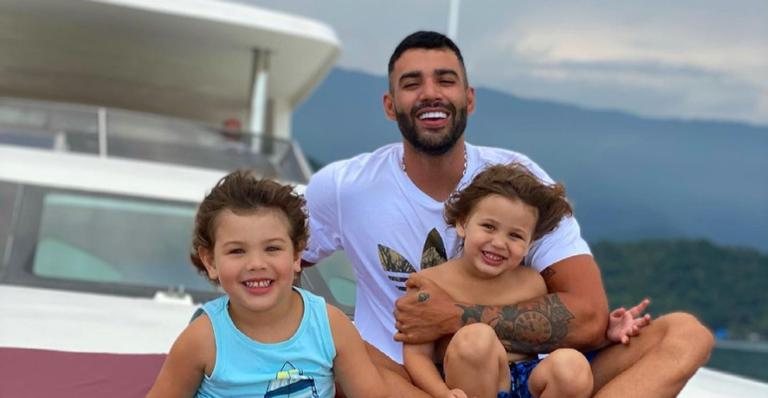 Gusttavo Lima encanta ao surgir com o filho na fazenda - Reprodução/Instagram