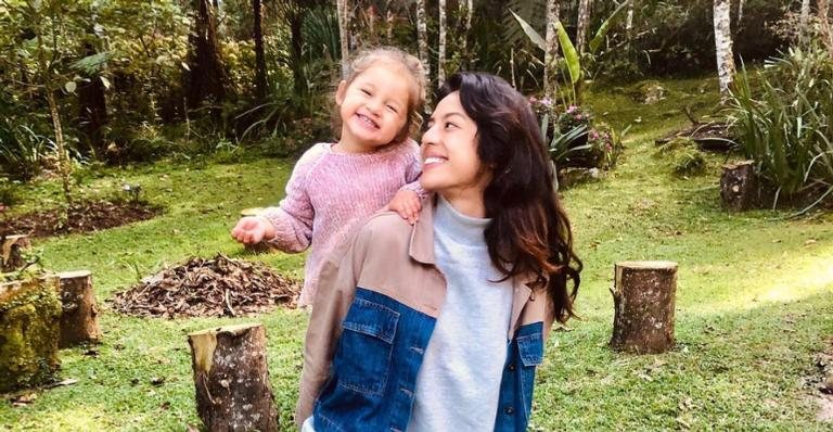 Yanna Lavigne surge agarradinha à filha, Madalena ao escrever um emocionante recado sobre o Dia das Mães - Reprodução/Instagram