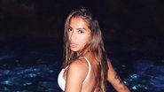 Anitta curte dia de sol na piscina com biquíni fio dental - Reprodução/Instagram