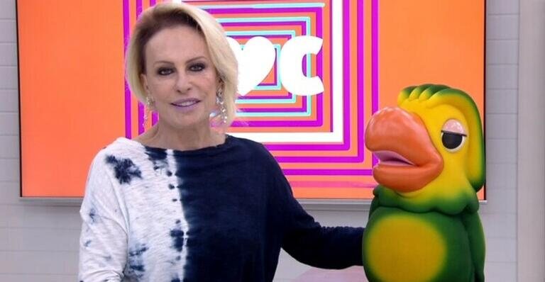 Ana Maria Braga é desenhada com Louro José - Reprodução/TV Globo