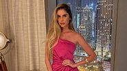 Bárbara Evans derrete corações ao compartilhar cliques na companhia de seus cachorrinhos de estimação - Reprodução/Instagram