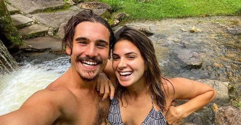 Nicolas Prattes surge com a namorada na piscina e se declara - Reprodução/Instagram